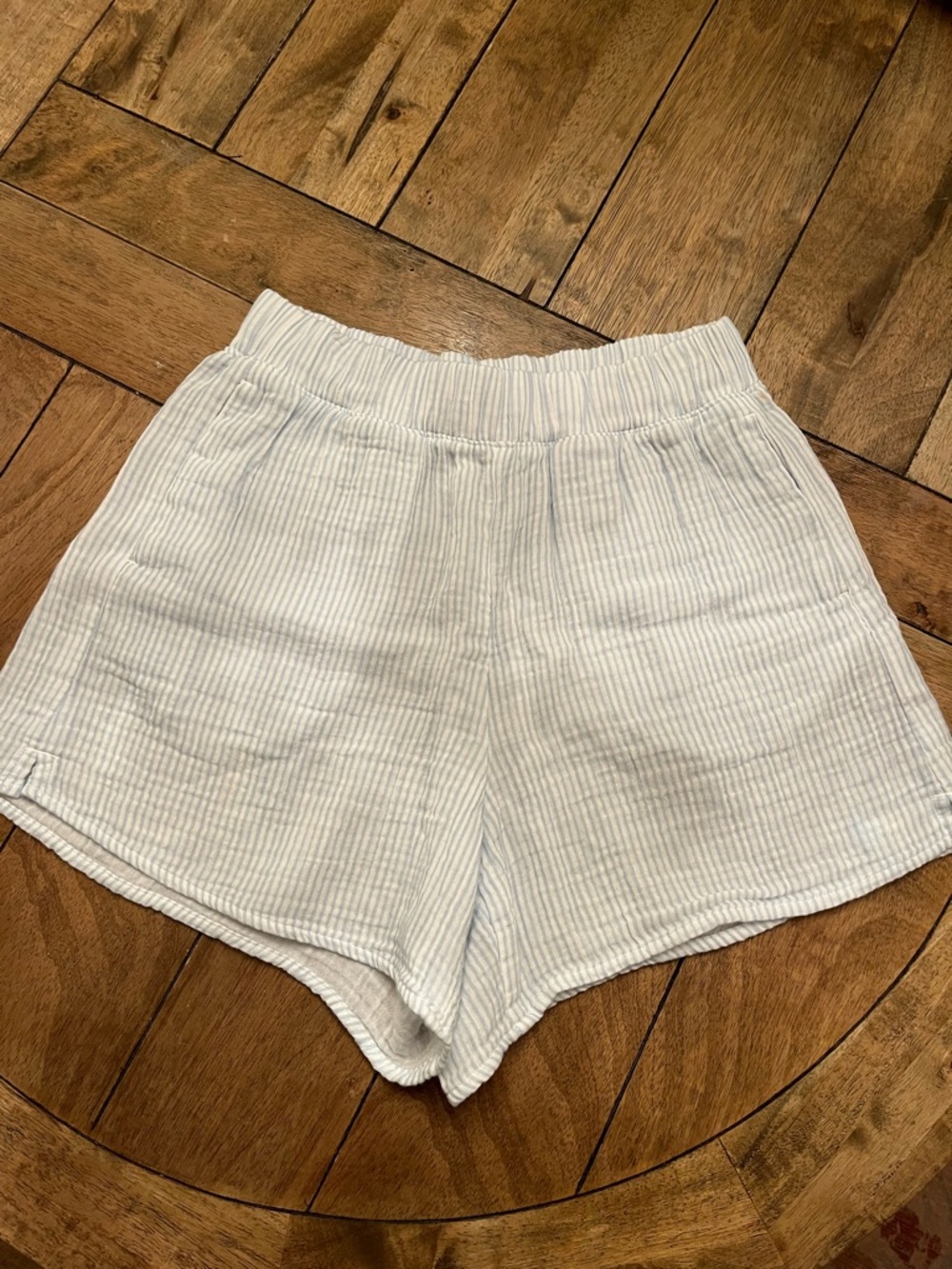 L.L. Bean White and Light Blue Striped Women’s 100% Cotton Shorts size XS